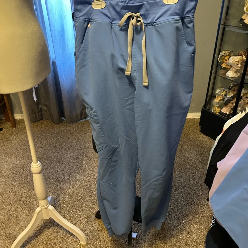 Figs Technical Collection Blue Scrub Top and Pants - Picture 8 of 12